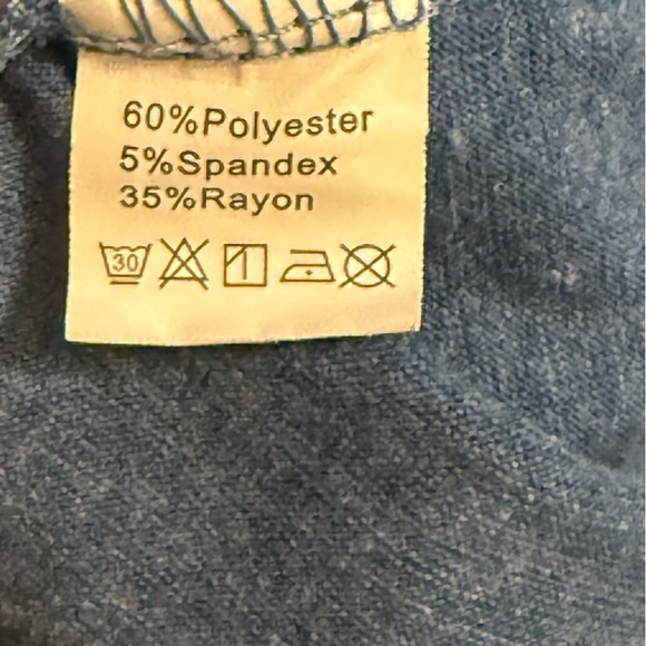 Women’s Blue V-Neck Graphic T-Shirt. Small - Picture 4 of 5